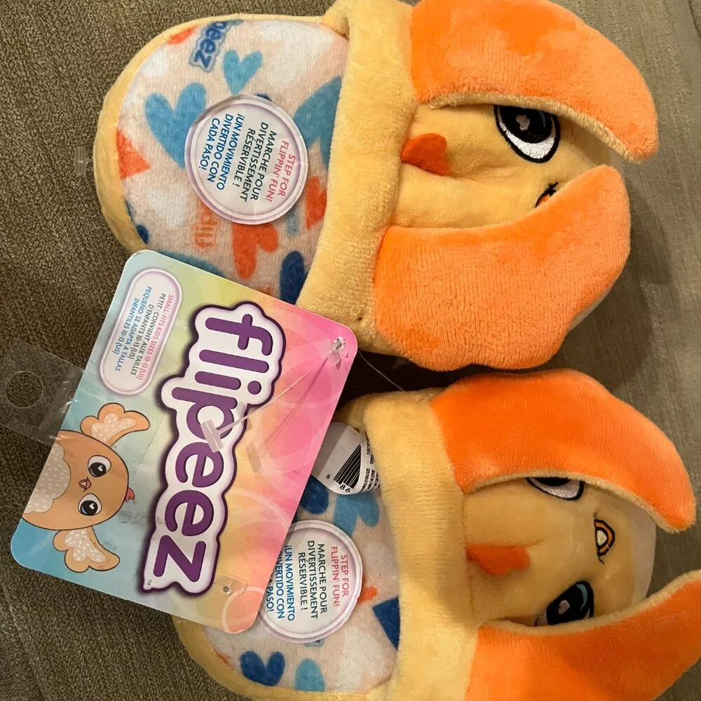 Slippers for Kids  (Flipeez) (Size Small Fits Kids Sizes 10-13 US)  (new/shoes/x